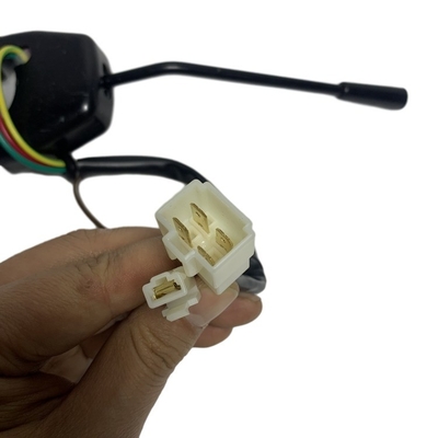 Interruptor de luz de giro JK802L para carretillas elevadoras dentro de talleres de reparación de máquinas