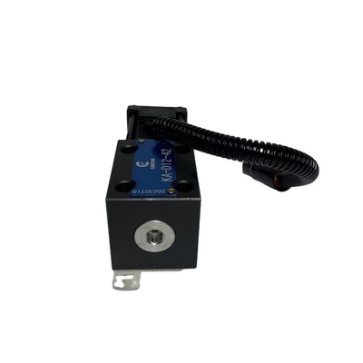 Válvula de solenoide de 12 V para FD20-30 CPCD20-30 KA-D12-42/12N53-82551 Partes de carretillas elevadoras 135L3-82001