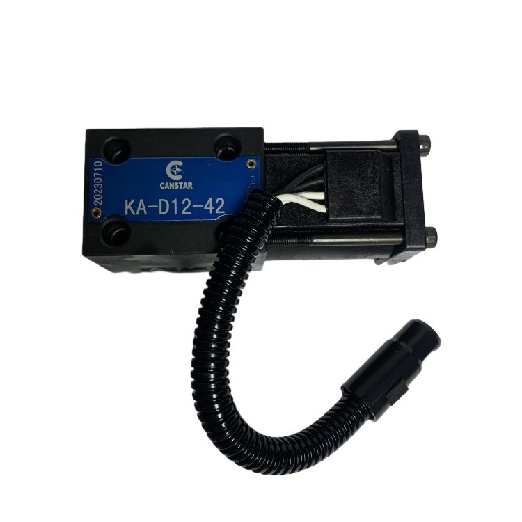 Válvula de solenoide de 12 V para FD20-30 CPCD20-30 KA-D12-42/12N53-82551 Partes de carretillas elevadoras 135L3-82001